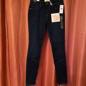 Jessica Simpson Size 28 Super Skinny Jeans.